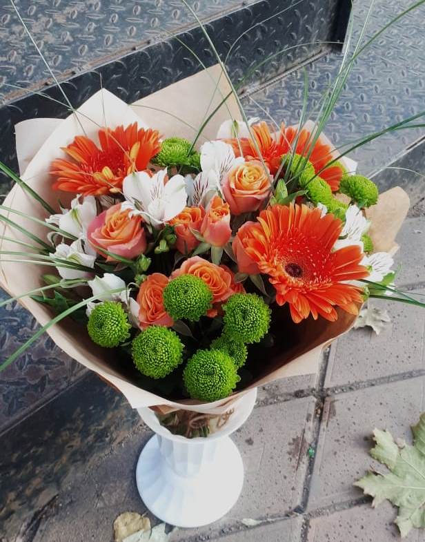 Букет цветов из: Герберы, Хризантемы, Альстромерии и Розы в Новогуровском
