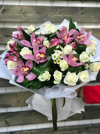 Букет цветов из: Розы и Хризантемы в Новогуровском