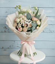 Букет цветов из:  Розы и Лизиантусы в Новогуровском