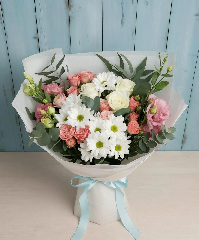 Букет цветов из: Розы, Лизиантусы и Хризантемы в Новогуровском