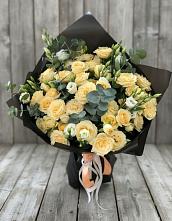 Букет цветов из:  Розы и Лизиантусы #REPLACE_PRED# Новогуровском