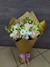 Букет цветов из:  Розы и Лизиантусы #REPLACE_PRED# Новогуровском