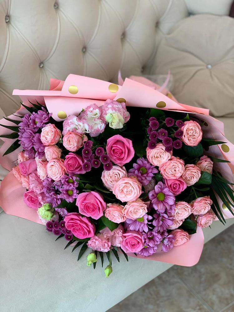 Букет цветов из: Хризантемы, Розы и Лизиантусы в Новогуровском