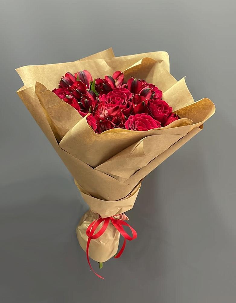 Букет цветов из: Альстромерии и Розы в Новогуровском