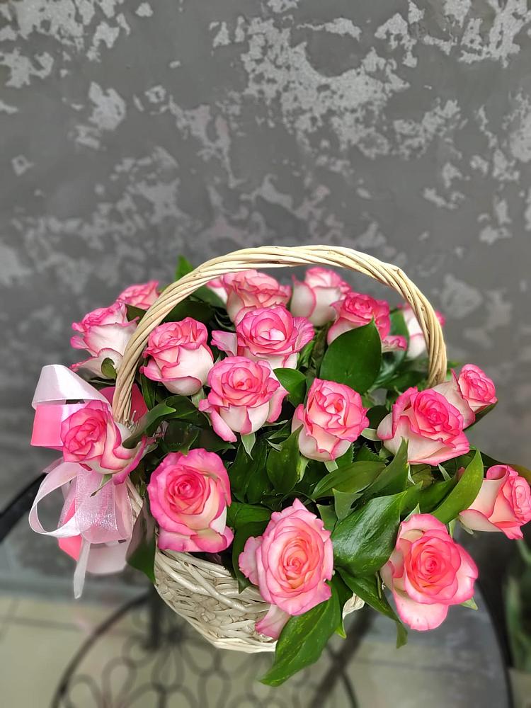 Цветочная композиция из Розы в корзине в Новогуровском