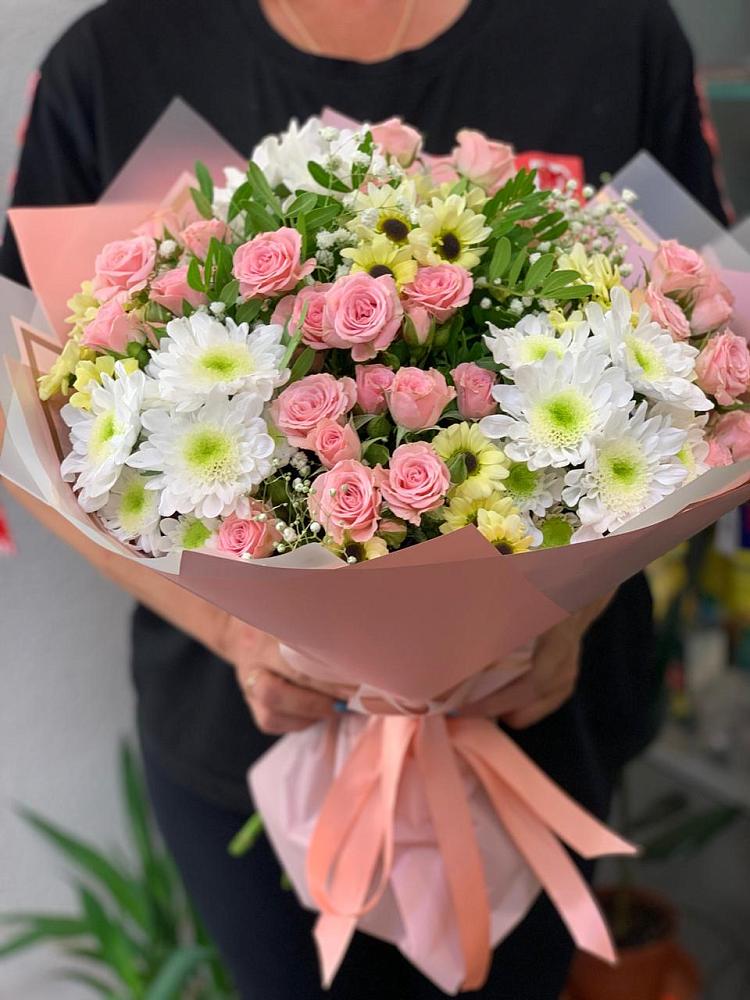 Букет цветов из: Розы и Хризантемы в Новогуровском