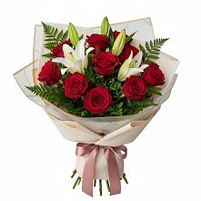 Букет цветов из:  Лилии и Розы в Новогуровском