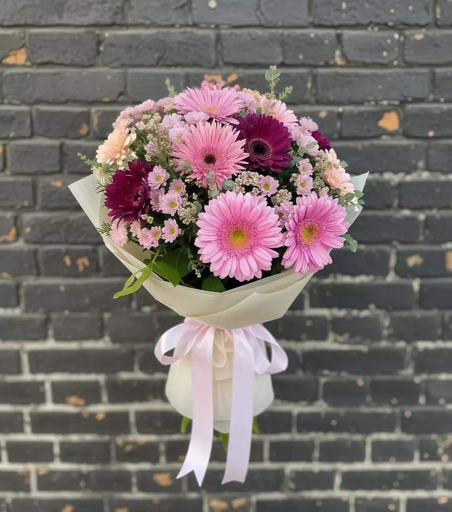Букет цветов из: Герберы и Хризантемы в Новогуровском