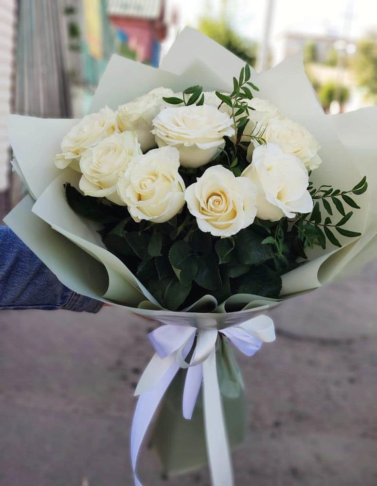 Букет Белые розы Проуд в Новогуровском