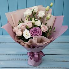 Букет цветов из:  Розы и Лизиантусы в Новогуровском
