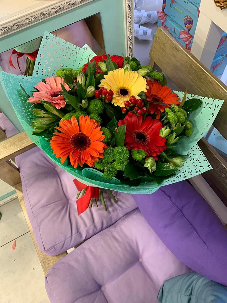 Букет цветов из: Герберы, Хризантемы и Альстромерии в Новогуровском