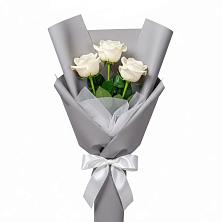 Букет 3 белые розы в Новогуровском