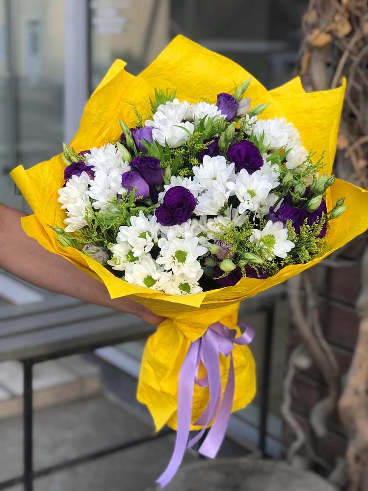 Букет цветов из: Ирисы, Хризантемы и Ромашки в Новогуровском