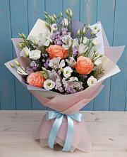 Букет цветов из:  Лизиантусы, Розы, Альстромерии и Гипсофила в Новогуровском