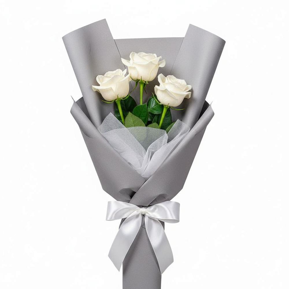 Букет 3 белые розы в Новогуровском