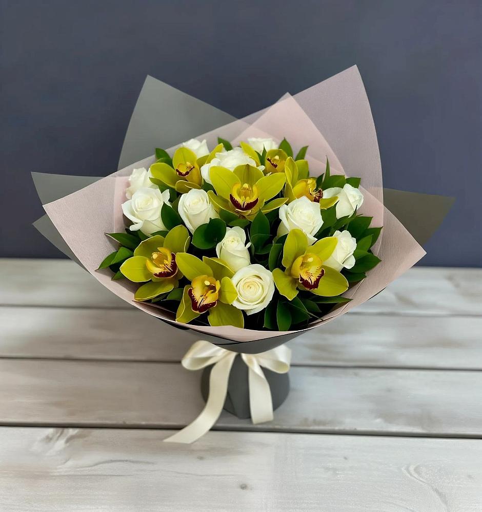 Букет цветов из: Орхидеи и Розы в Новогуровском