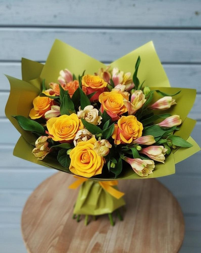 Букет цветов из: Альстромерии и Розы в Новогуровском
