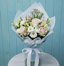 Букет цветов из:  Розы и Лизиантусы в Новогуровском