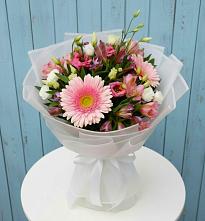 Букет цветов из:  Герберы, Альстромерии и Лизиантусы в Новогуровском