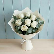 Букет Белые розы в Эвкалипте в Новогуровском