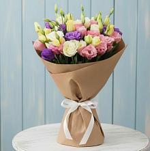 Букет цветов из:  Лизиантусы в Новогуровском