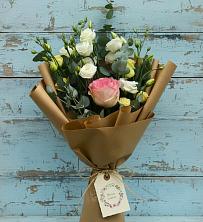 Букет цветов из:  Розы и Лизиантусы в Новогуровском