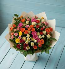 Букет Микс из разноцветных кустовых роз в Новогуровском
