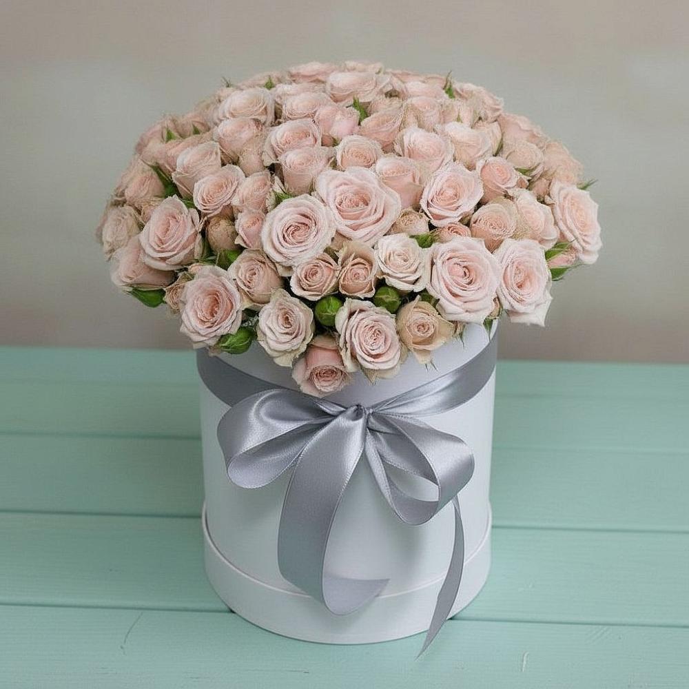 Цветочная композиция из Розы в шляпной коробке в Новогуровском