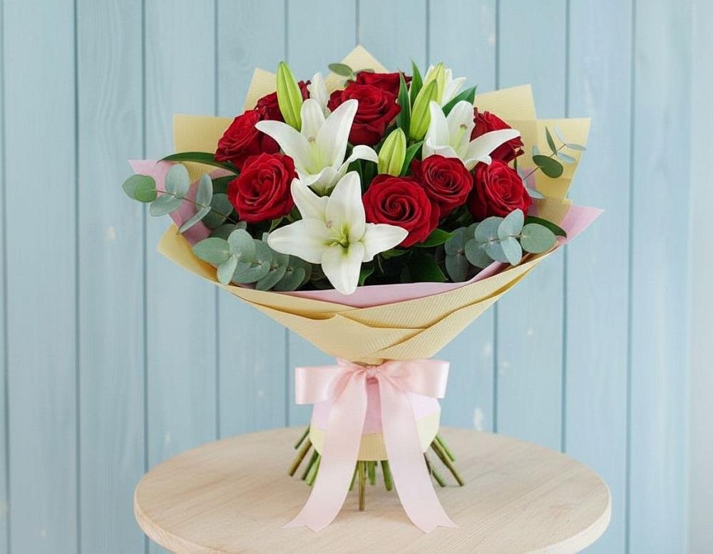 Букет цветов из: Лилии и Розы в Новогуровском